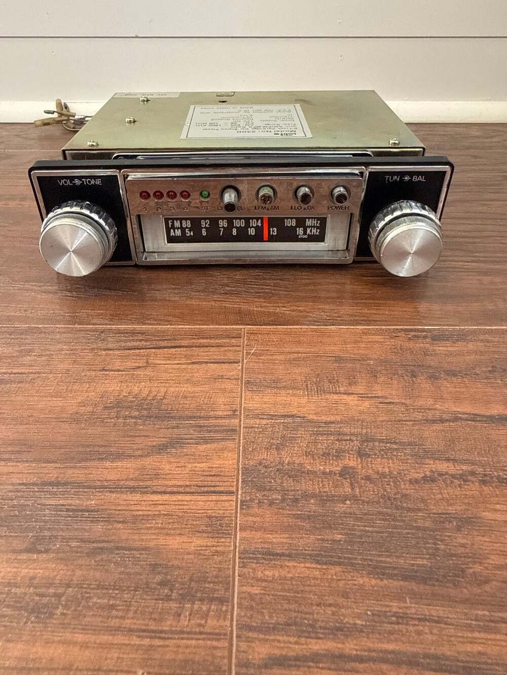 Vtg 1970s Elite Electronics Model 2300 12-Volt AM/FM Car Stereo 8-track Player
